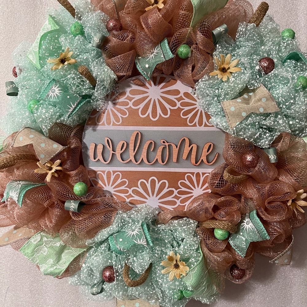 Welcome Floral Wreath - Mint and Brown Home Holiday Décor